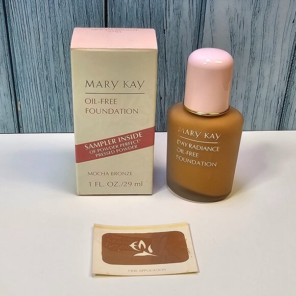 Mary Kay Day Radiance Oil-Free Foundation - Mocha‎ Bronze #5784- NIB - Old Stock - Picture 1 of 7